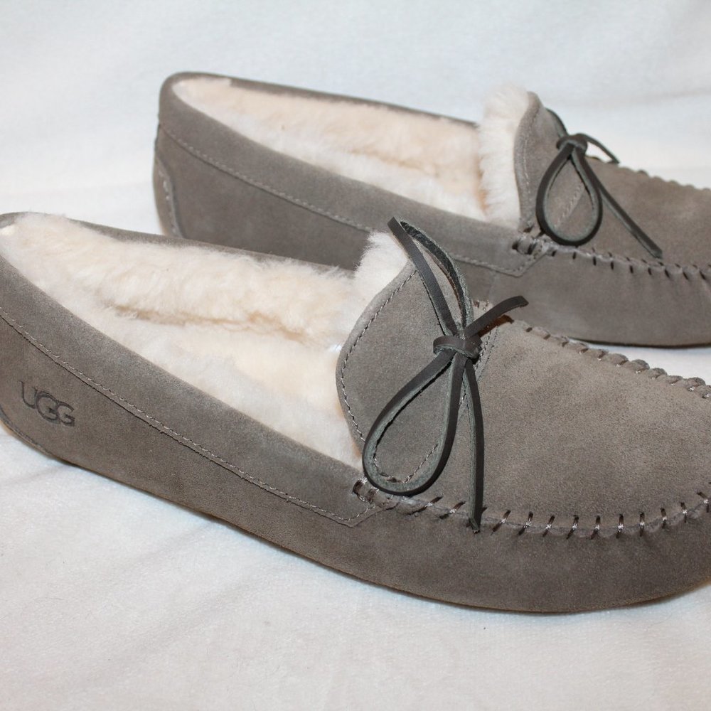NEW UGG MEN'S SUEDE SHEARLING SLIP ON TIE SLIPPERS FAWN BROWN TAN 12 - Picture 2 of 7